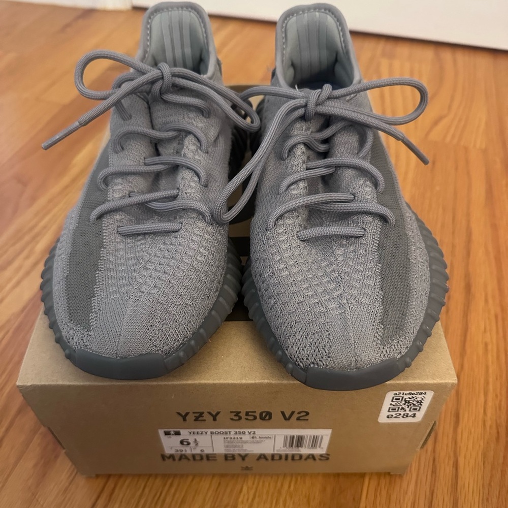 Adidas Yeezy Boost 350 V2 Sneakers